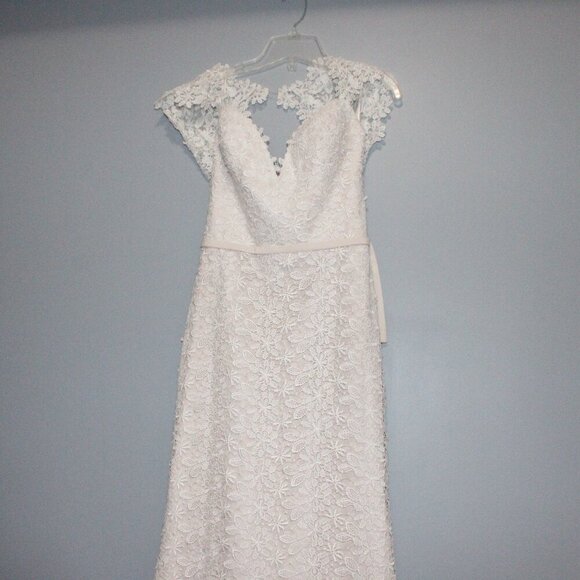 Paloma Blanco Size 10 Full Lace Wedding Dress Queen Anne Neckline Ivory - Picture 1 of 16